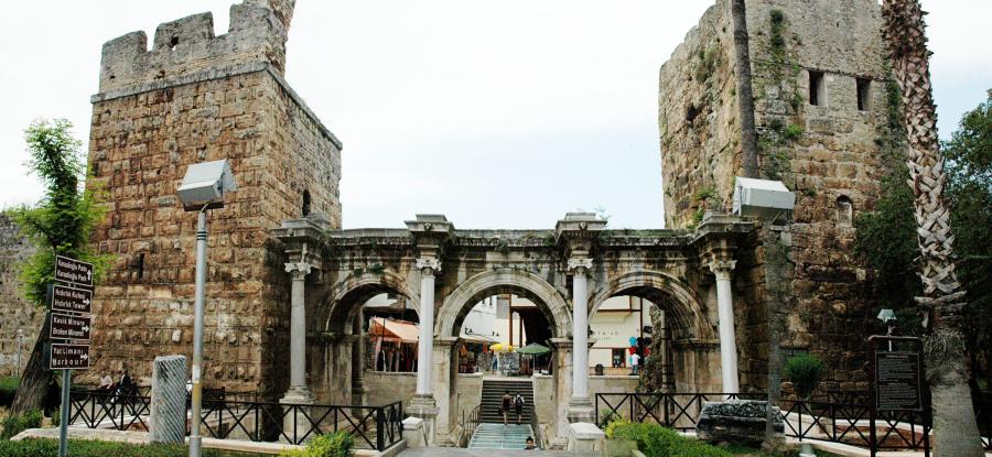 Punto de encuentro de mar e historia, Antalya