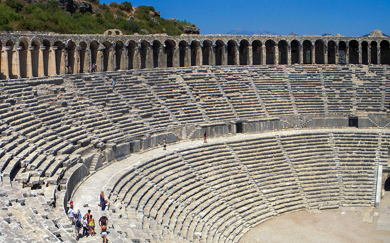 Cidade antiga de Antalya Perge e teatro de Aspendos